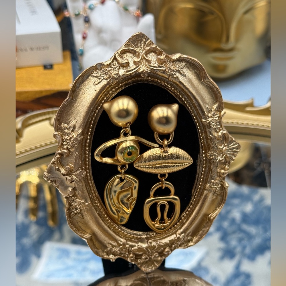 🆕 SCHIAPARELLI for V&A Museum 🧿 NWOT Surrealist Symbols Charm Dangle Earrings - Picture 16 of 16